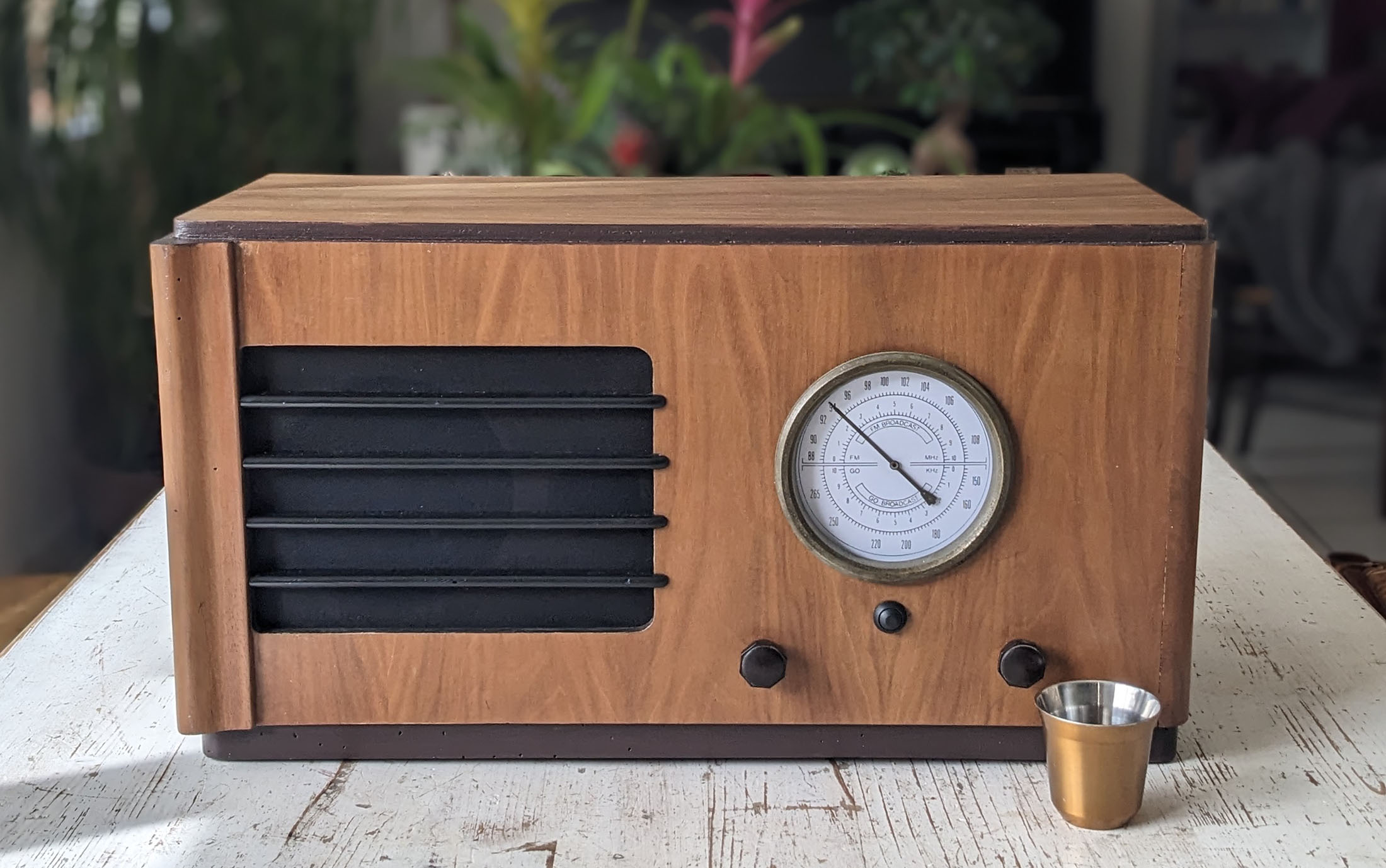 De la radio vintage à l'enceinte HiFi bluetooth La dent bleue — free download